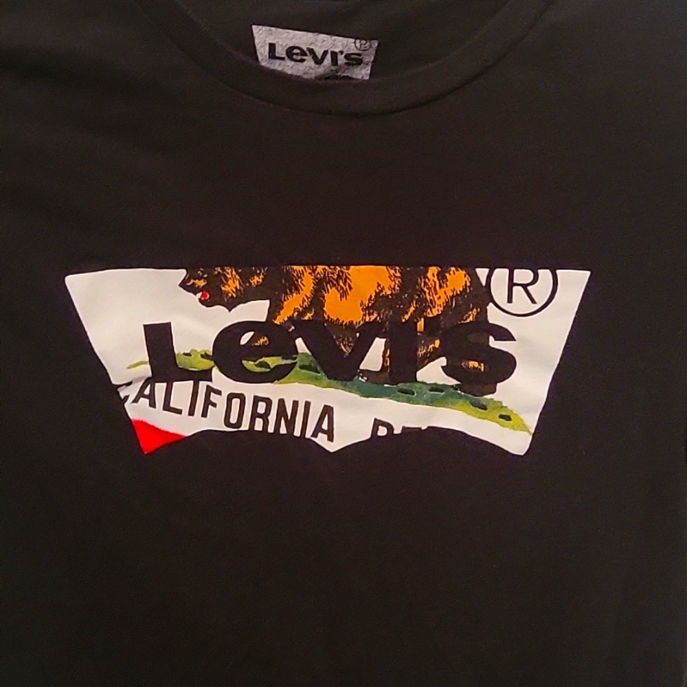 Levi's top